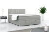 Modernes graues Boxspringbett mit gepolstertem Kopfteil in einem stilvollen Schlafzimmer.