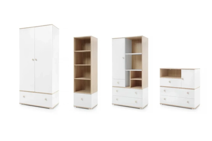 Set aus Kleiderschrank, Standregal und zwei Kommoden in Weiß und Eiche für das Kinderzimmer.