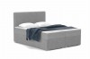 Modernes graues Boxspringbett mit Bouclé-Stoffbezug, zwei weißen Kissen und dunkelblauer Decke.