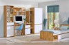 Jugendzimmer-Möbelset in Holzoptik und Weiß mit Schreibtisch, Bett und Kleiderschrank.