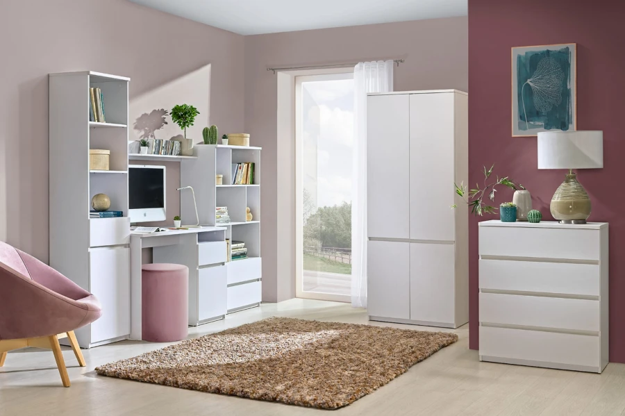 Komplettes Jugendzimmer-Set in Weiß mit Schreibtisch und Regalen.