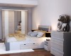 Komplette Schlafzimmereinrichtung mit Spiegelschrank, Bett und Kommode in hellem Holzdesign.