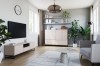 Modernes Wohnzimmer mit Sideboard, TV-Lowboard und Regalen der Geneve Kollektion.