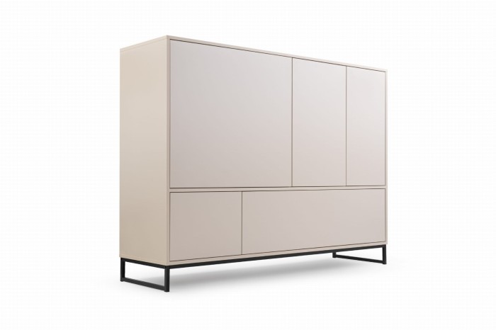 Elegantes beiges Highboard mit schwarzen Metallfüßen für das Wohnzimmer.