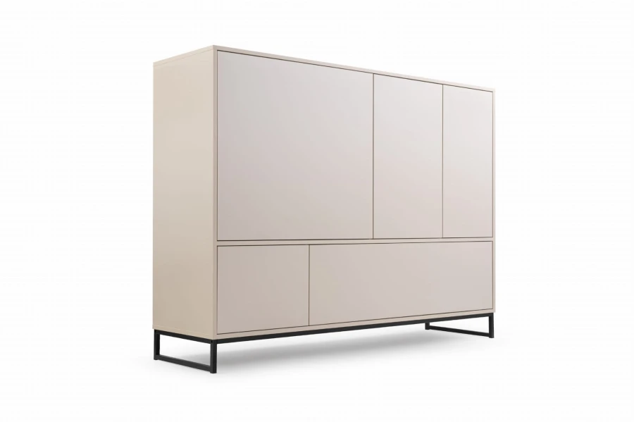 Elegantes beiges Highboard mit schwarzen Metallfüßen für das Wohnzimmer.