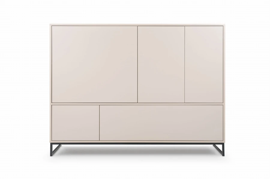 Sideboard in Beige, elegantes Wohnzimmermöbel mit Metallgestell, geschlossen.