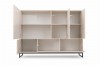 Beige Highboard mit offenen Türen und Einlegeböden für viel Stauraum.