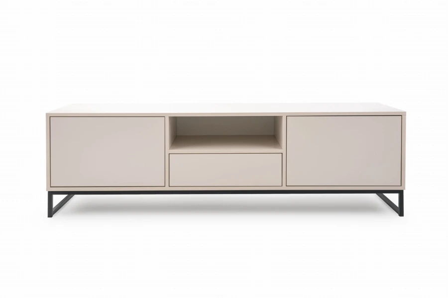 Beiges TV-Lowboard mit schwarzen Metallbeinen in minimalistischem Design.
