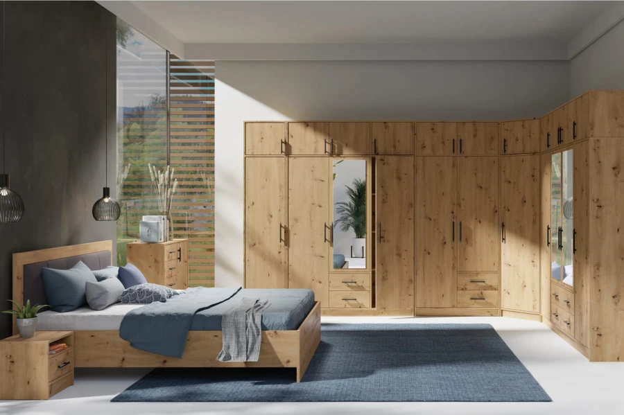 Komplettes Schlafzimmer-Set in rustikaler Eichenoptik mit großem Kleiderschrank und Doppelbett.