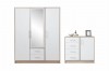 Schlafzimmer-Set: 3-türiger Kleiderschrank mit Spiegel und passende Kommode in Weiß/Eiche.