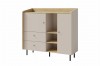 Elegante commode in beige en eiken met zwarte metalen poten, vooraanzicht gesloten.