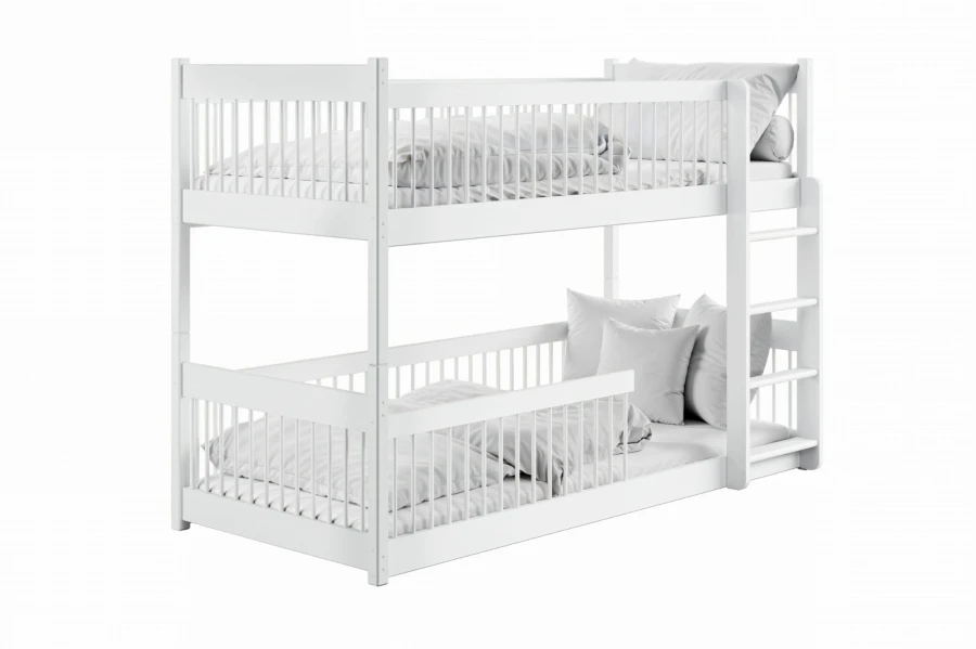 Weißes Etagenbett aus massivem Holz mit Leiter für das Kinderzimmer.