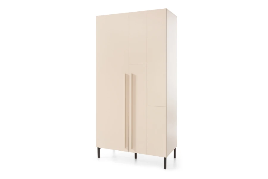 Eleganter beiger Kleiderschrank für das Schlafzimmer im modernen Design.