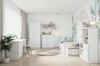Witte kinderkamer-set met bureau, bed en kledingkast voor junglebehang.