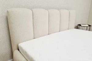 VIVIAN 160x200 Boucle Quelle 03 Creme Polsterbett mit Bettkasten und Lattenrost Bouclé Deine Möbel