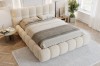 Elegantes Polsterbett in Beige aus Bouclé-Stoff – gemütliches Design für das Schlafzimmer.