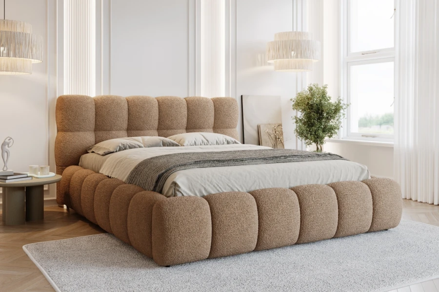 Modernes Polsterbett in Braun mit Teddy-Stoff im Schlafzimmer-Ambiente.