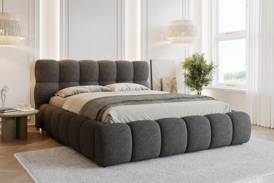 Dunkelgraues Bouclé-Bett in modern eingerichtetem Schlafzimmer