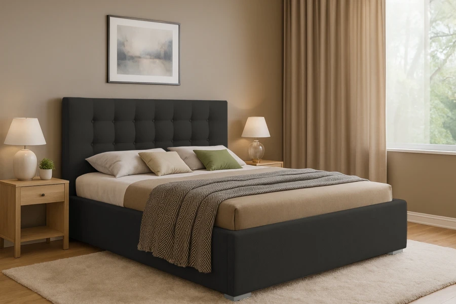Dunkelgraues Polsterbett mit gestepptem Kopfteil in modernem Schlafzimmer Ambiente.