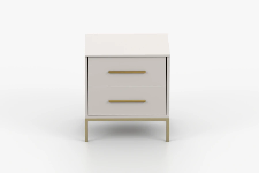 Vorderansicht von oben auf einen beigen Nachtschrank mit eleganten Goldgriffen.