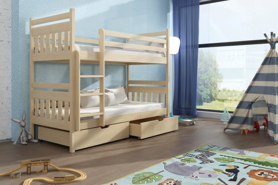 Massives Etagenbett aus hellem Holz im Kinderzimmer mit Schubladen und Spielzelt.