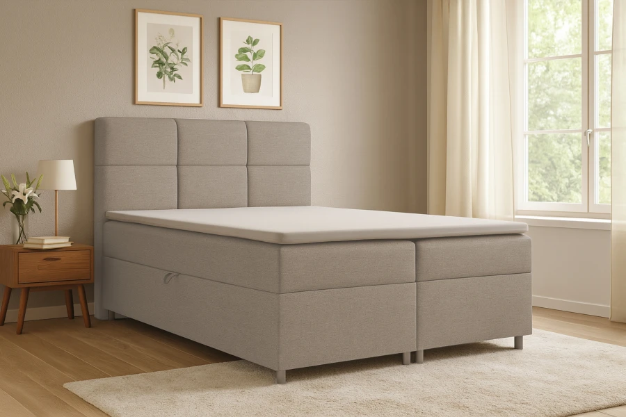 Taupefarbenes Boxspringbett in einem modernen Schlafzimmer mit Tageslicht.
