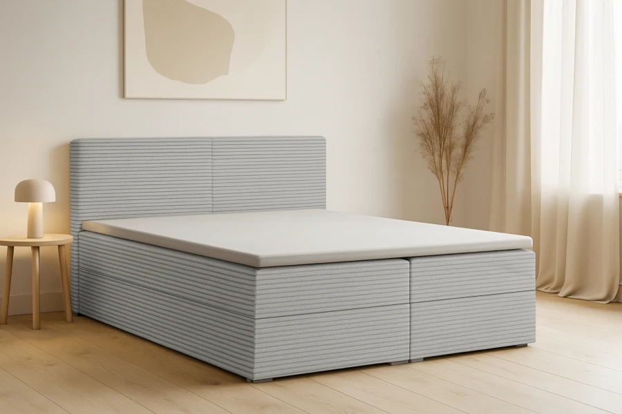 Modernes hellgraues Boxspringbett mit Cord-Bezug in hellem Schlafzimmer