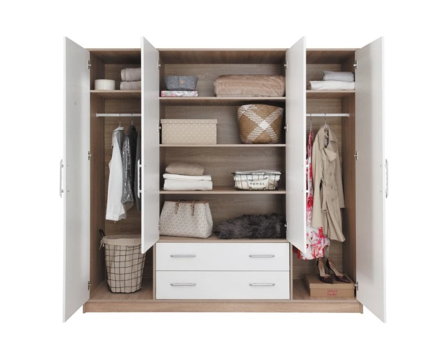 Geöffneter Kleiderschrank mit viel Stauraum, Kleiderstangen, Regalfächern und zwei weißen Schubladen.