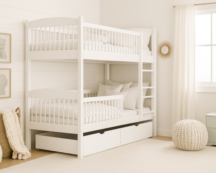 Weißes Etagenbett aus Holz mit Schubladen für das Kinderzimmer.