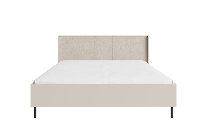 Modernes Polsterbett in Beige mit schlichtem Kopfteil und schwarzen Füßen auf weißem Hintergrund.