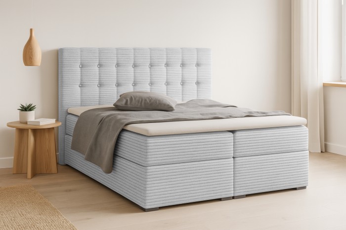 Hellblaues Boxspringbett Carly mit Cord-Optik und stilvoller Knopfheftung am Kopfteil.