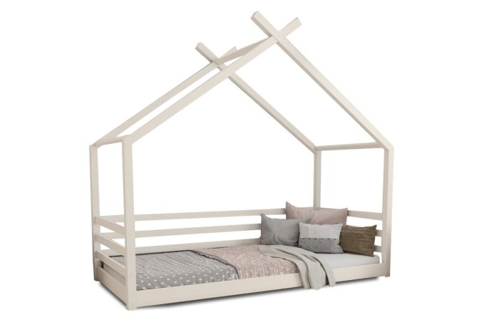 Weißes Hausbett für Kinder aus Holz mit einfachem Rausfallschutz und Kissen.
