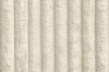 Nahaufnahme der weichen, beigen Cord-Stoff-Textur für hochwertige Polstermöbel.