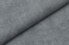 Detailansicht des hochwertigen grauen Polsterstoffes für das Sofa Elmo.