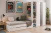 Modernes Jugendzimmer mit weißem Funktionsbett, Regal und Kleiderschrank in Weiß-Grau.