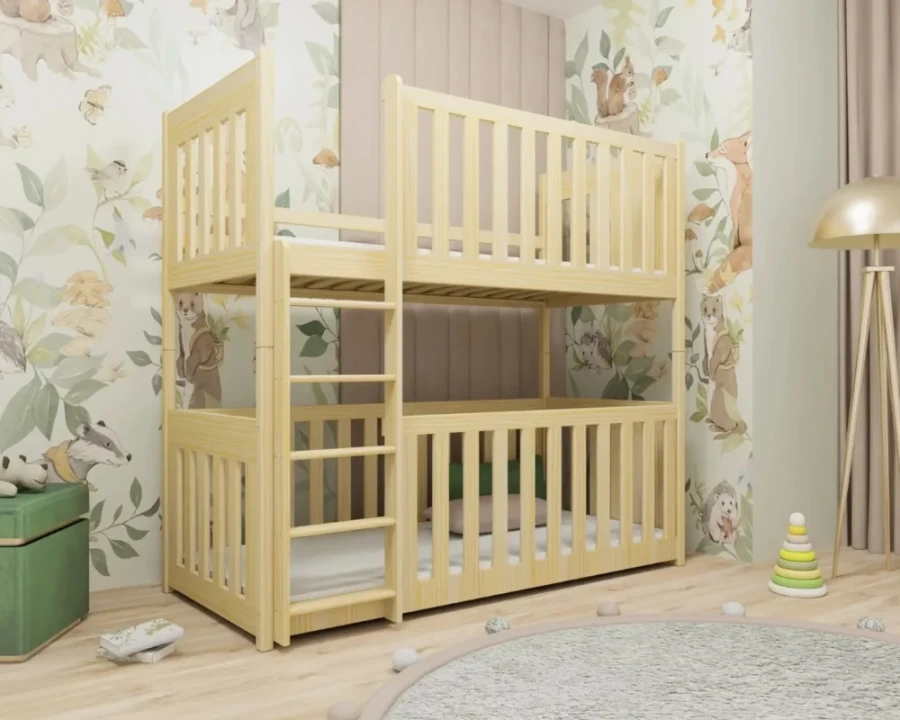 Holz-Etagenbett für Kinder in einem modern eingerichteten Zimmer mit Waldtieren auf der Tapete.