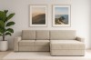 Gemütliches beige Ecksofa in hellem Wohnzimmer mit Natur-Dekor.