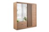 Moderner Kleiderschrank in Eiche mit Spiegeltüren und schwarzen Lamellen-Elementen.