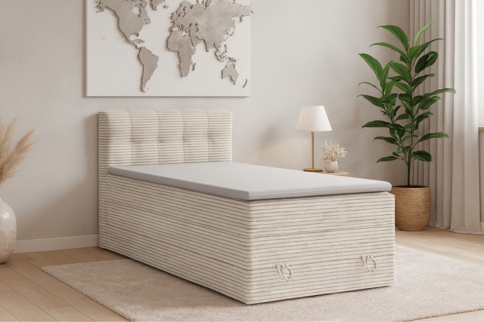 Jung II Boxspringbett in modernem Kinderzimmer mit Weltkarte, Lampe und grüner Pflanze.