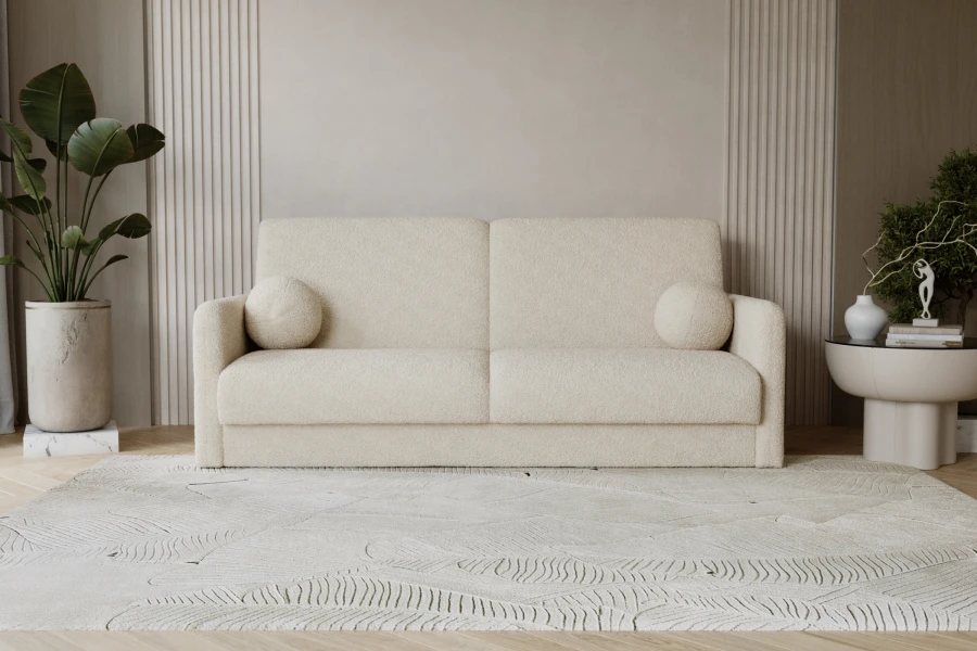 Frontalansicht eines Zweisitzer-Sofas in Beige Bouclé-Optik vor einer Lamellenwand.
