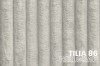 Close-up van de bekledingsstof Tilia 86 lichtgrijs met ribstructuur voor boxspringbedden.