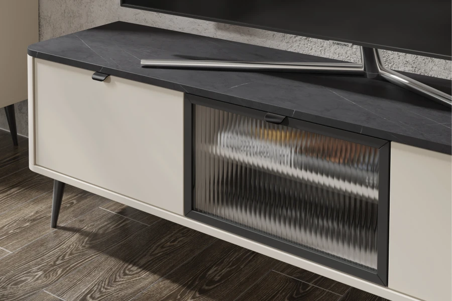 Detailansicht TV-Lowboard Mily mit Riffelglas-Tür und Deckplatte in dunkler Marmor-Optik.