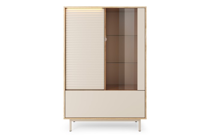 Modernes Highboard in Eichenoptik mit weißer Lamellenfront und einer Glastür vor weißem Hintergrund.
