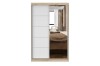 Schwebetürenschrank in Eiche-Optik und Weiß mit Spiegel, ideal für kleine Schlafzimmer.