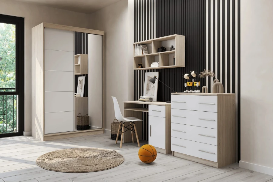 Modernes Kinderzimmer mit Möbelset in Eiche und Weiß, Schreibtisch, Schrank und Basketball.