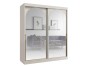 Beiger Kleiderschrank mit Schiebetüren, Rundbogenspiegeln und eleganten goldenen Griffleisten.