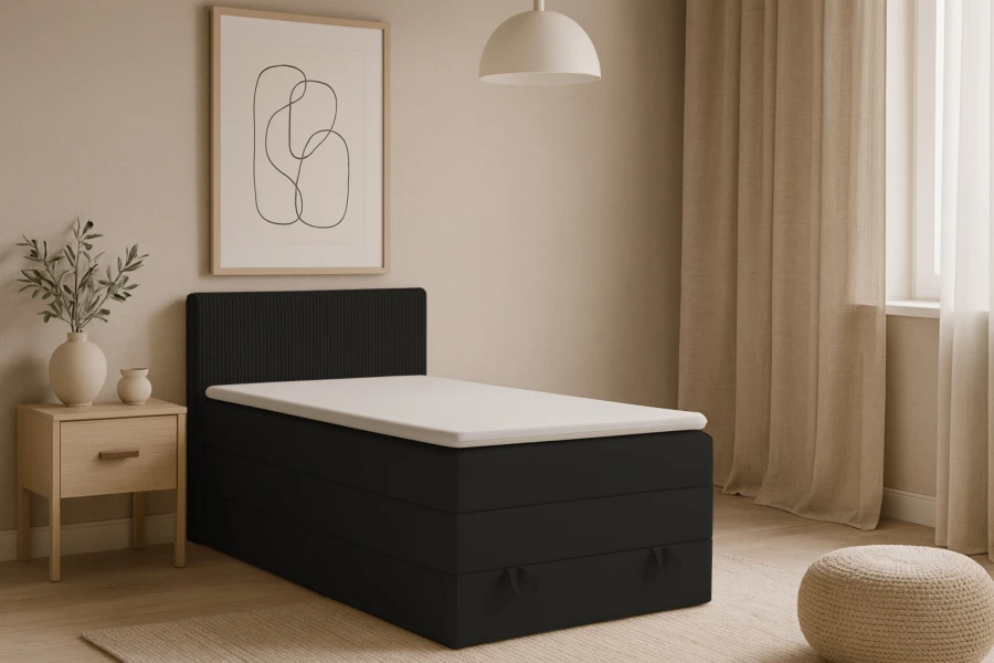 Stijlvol zwart boxspringbed met opbergruimte in een licht ingerichte, moderne slaapkamer.