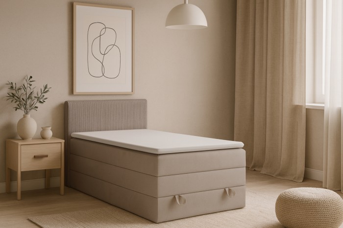 Beiges Boxspringbett ORO mit Cord-Kopfteil und Bettkasten im Schlafzimmer