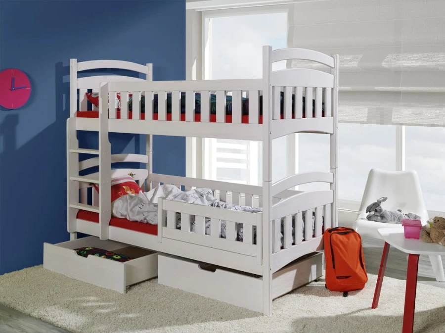 Klassisches weißes Etagenbett aus Kiefernholz mit zwei praktischen Schubladen für das Kinderzimmer.