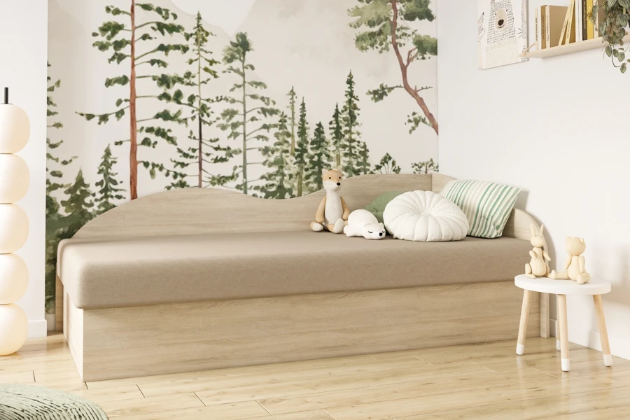 Eingerichtetes Kinderzimmer mit dem Funktionsbett und Wald-Wandgestaltung.